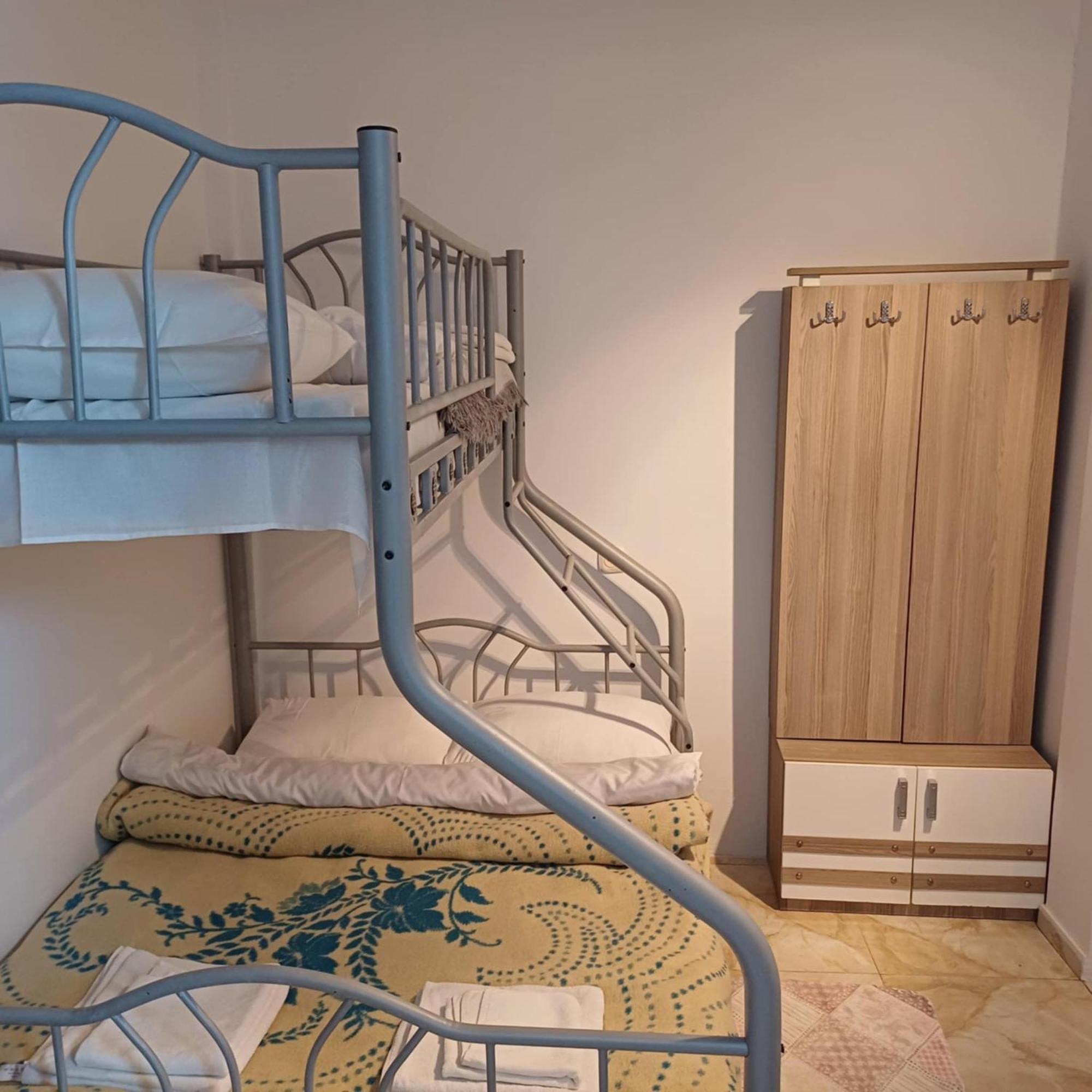 Bis-A Guesthouse 마킨자우리 외부 사진